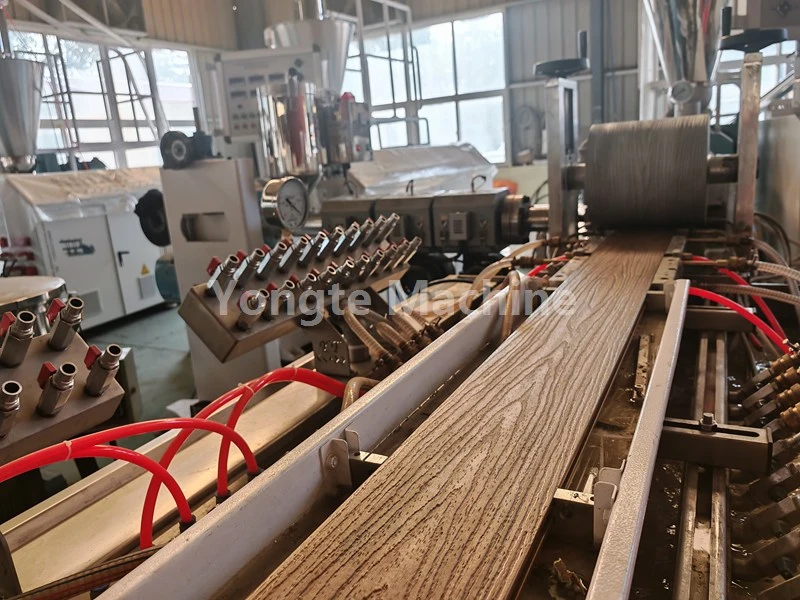 Η Yongte έχει βοηθήσει τον πελάτη στη βελτιστοποίηση της γραμμής εξώθησης προφίλ WPC με αποτέλεσμα 40% αύξηση στην απόδοση εξόδου