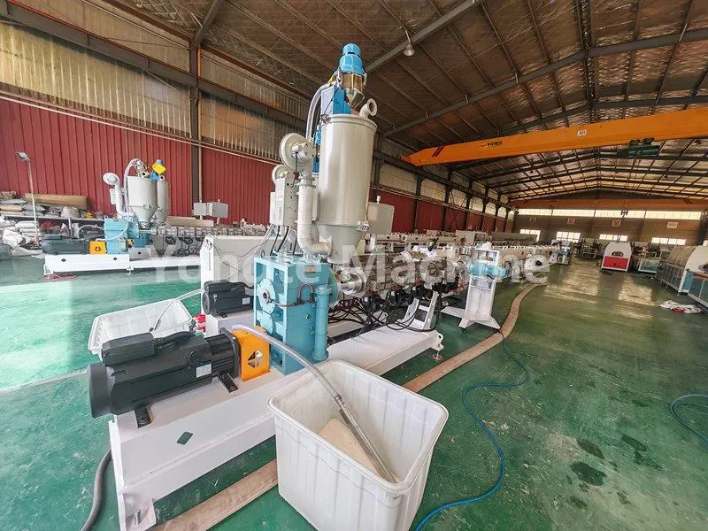 Η γραμμή εξώθησης σωλήνων τριών στρωμάτων Yongte 16-63 mm PPR για πελάτες από την Αλγερία ολοκλήρωσε με επιτυχία τη θέση σε λειτουργία και την αποδοχή