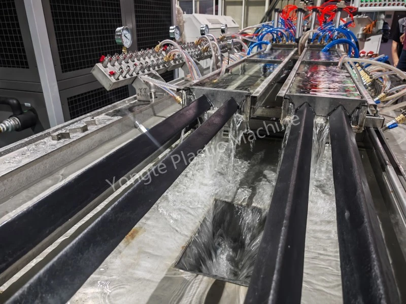 Παράδοση γραμμής παραγωγής 4 Cavity Plastic Profile στην Ιορδανία μετά από επιτυχή θέση σε λειτουργία