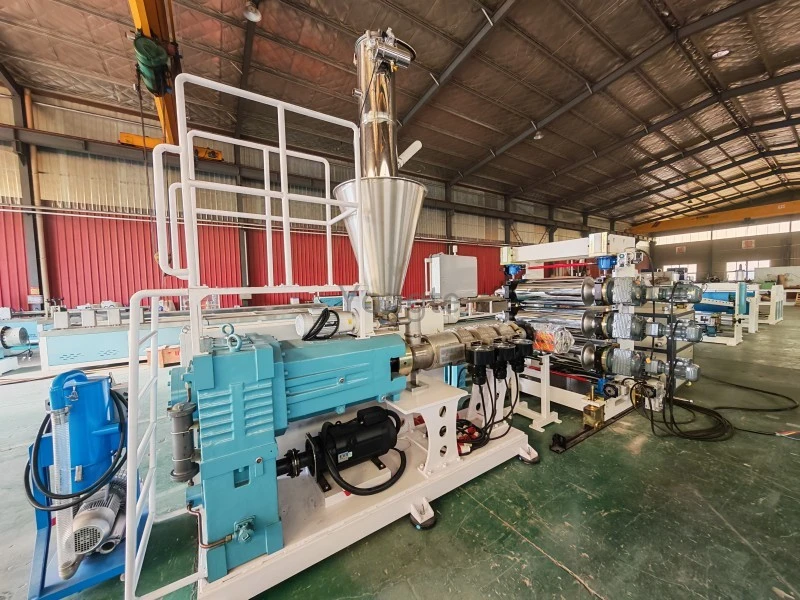 Γραμμή εξώθησης φύλλου PVC 600 mm για τον πελάτη της Κίνας