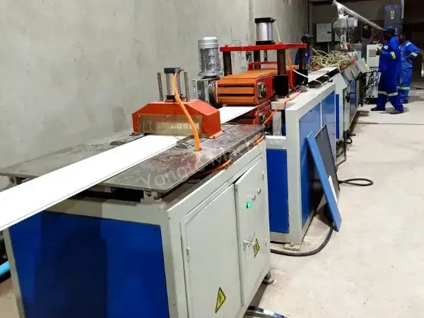 Αφρικανική μηχανή κατασκευής οροφής PVC