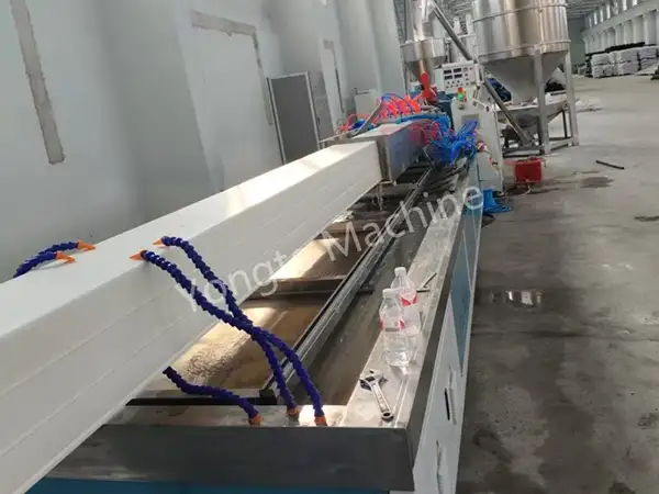 Μηχανή κατασκευής προφίλ υδρορροής βροχής PVC Κίνας