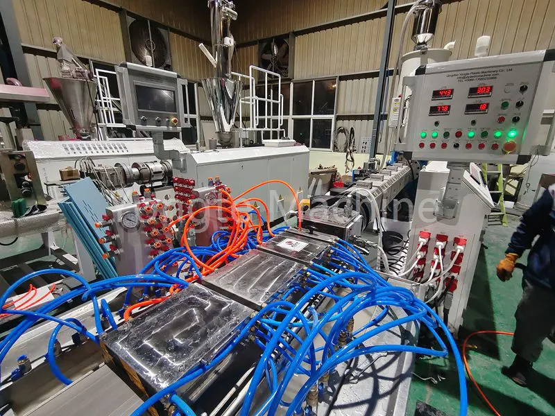 Γραμμή εξώθησης πλαστικής ξυλείας