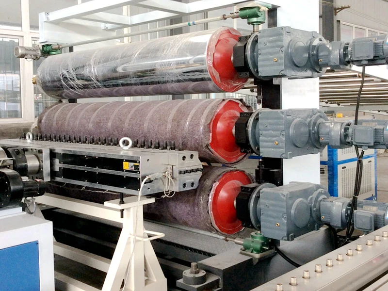 Μηχανή κατασκευής πλακών PVC