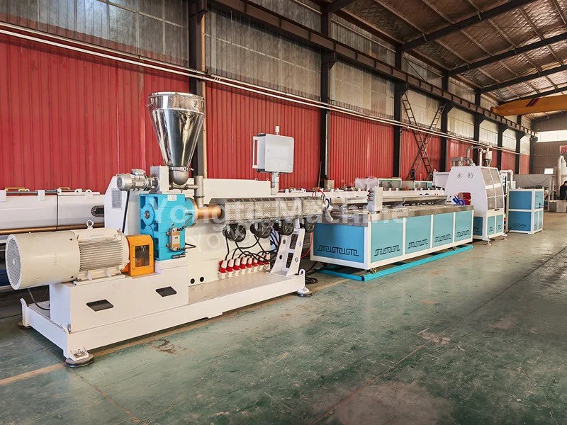 Μηχανή κατασκευής εύκαμπτων σωλήνων άρδευσης εμποτισμού