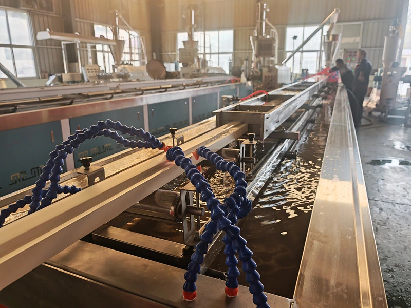 Μηχανή κατασκευής κουφωμάτων WPC